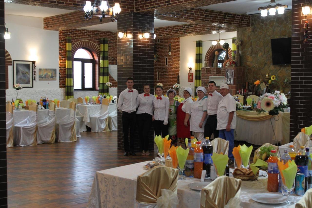 Royal Castle Hotel Pascani Exterior foto