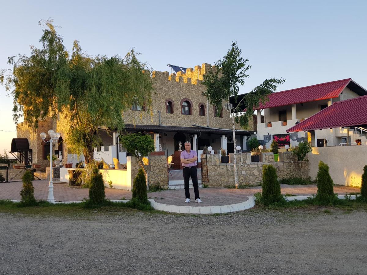 Royal Castle Hotel Pascani Exterior foto