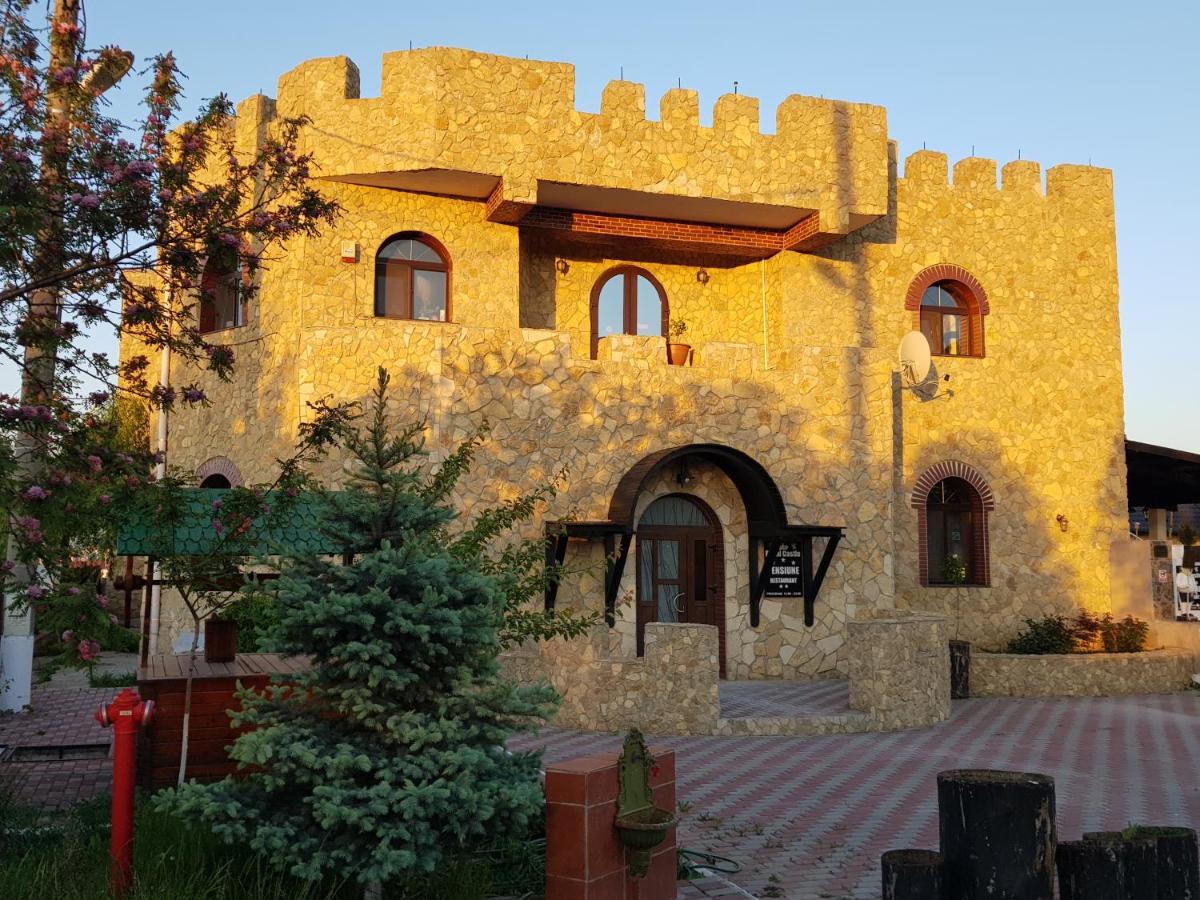 Royal Castle Hotel Pascani Exterior foto