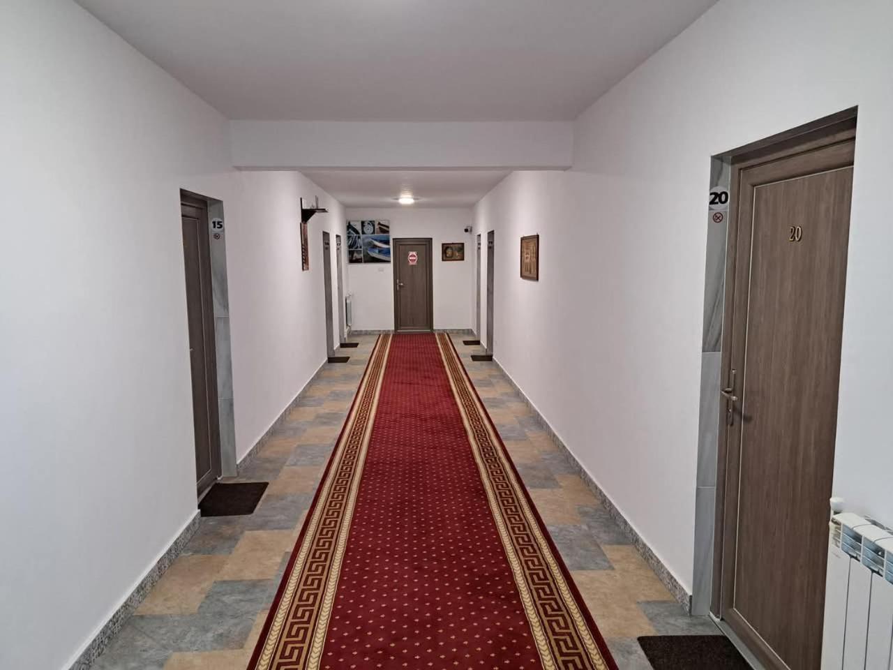Royal Castle Hotel Pascani Exterior foto